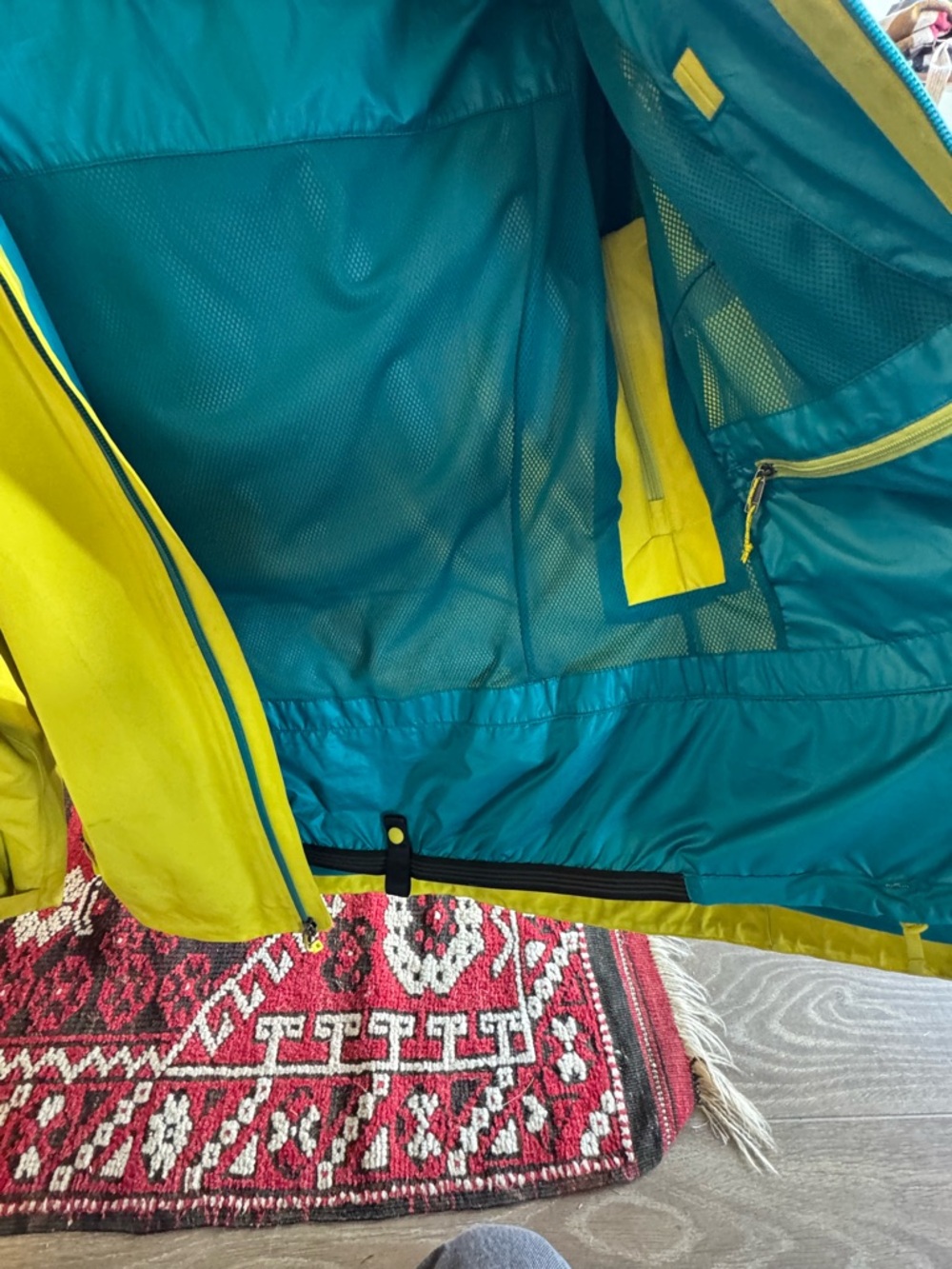Patagonia Yellow Green Ski Jacket with Teal Lining - Picture 6 of 7